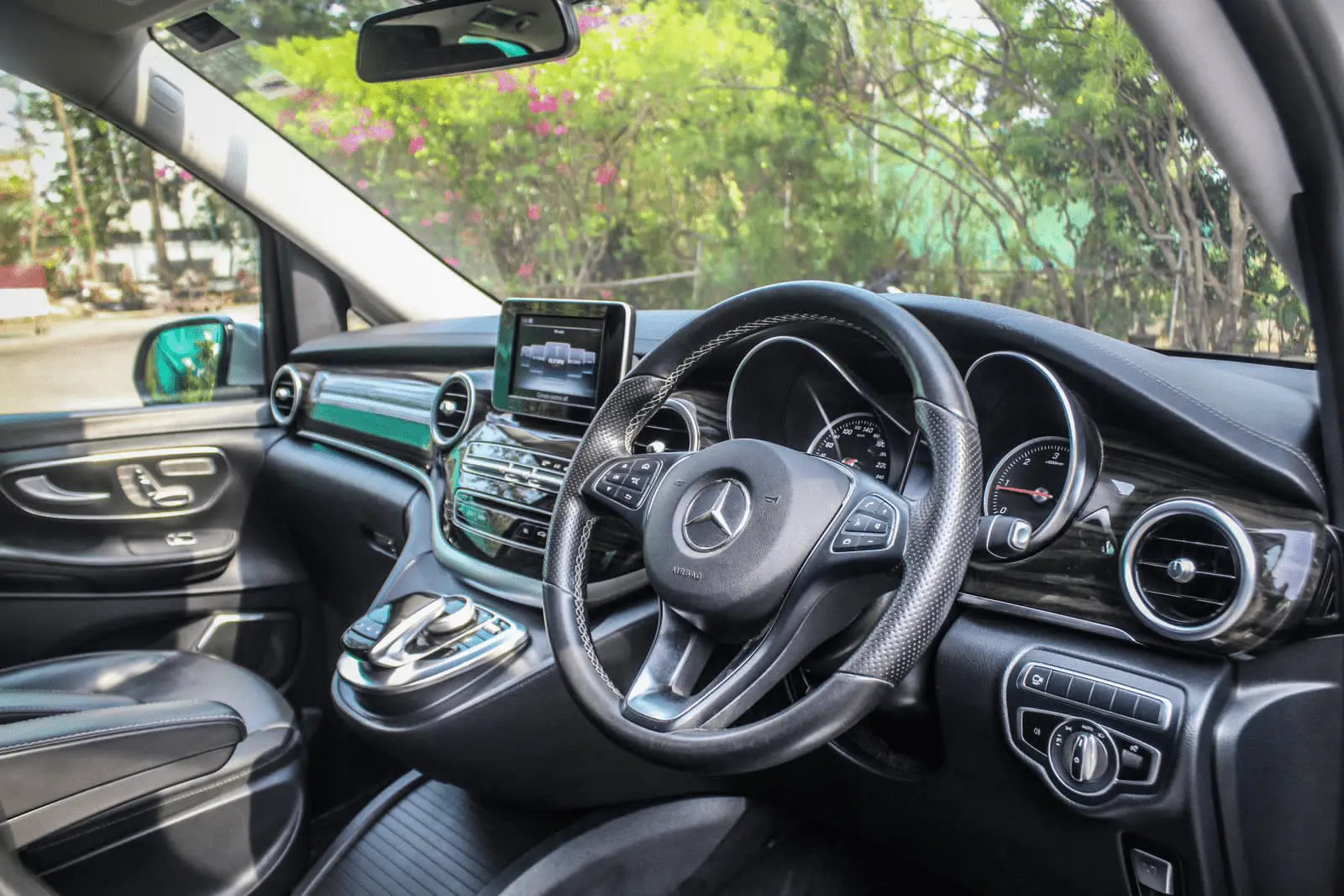 The 2025 Best Car Rental Vehicles in India with a Driver