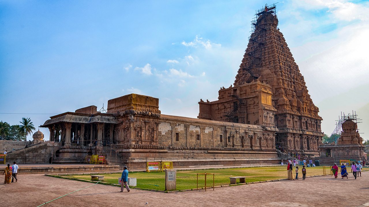 Discover the Grandeur of Brihadeeswarar Temple with Chauffeur-Driven Car Rentals from Sudarshan Cars